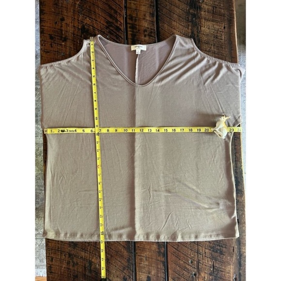 Umgee Taupe Colored Short Sleeve Cold Shoulder top - Picture 5 of 11